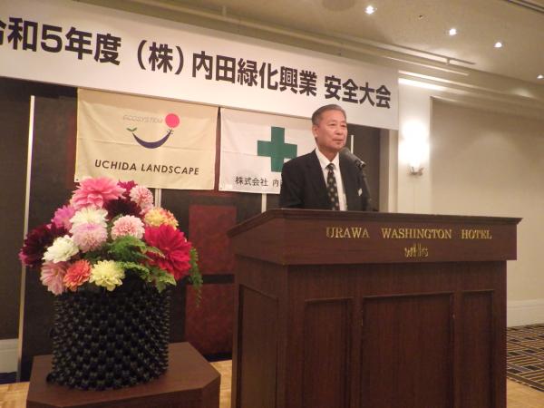 安全事故0(ゼロ)となった今期。協力業者の皆様のご協力の賜物であると述べる社長の殿井正仁<br>