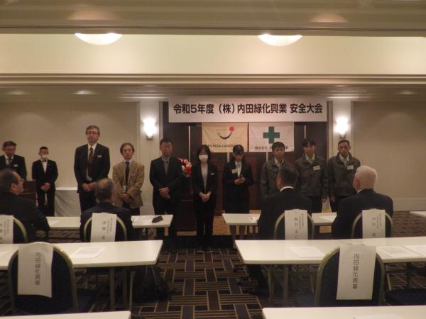 新入社員紹介<br>外国人研修実習生3名を含む8名の紹介も<br>